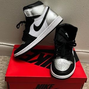 AirJordan 1 High OG W 9 / M 7.5